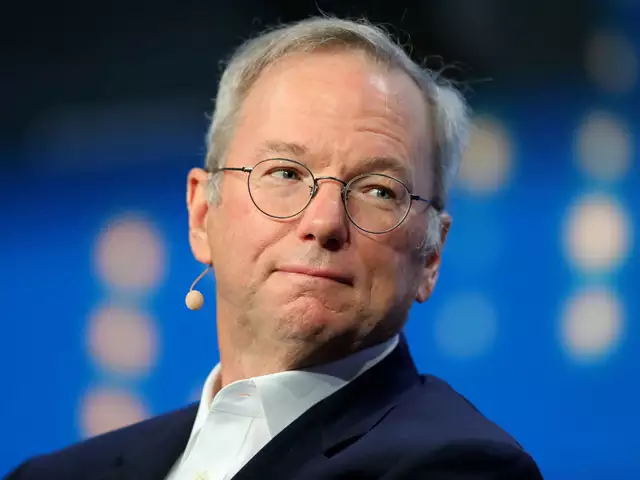 Former Google execs Eric Schmidt, Diane Greene to leave Alphabet's board