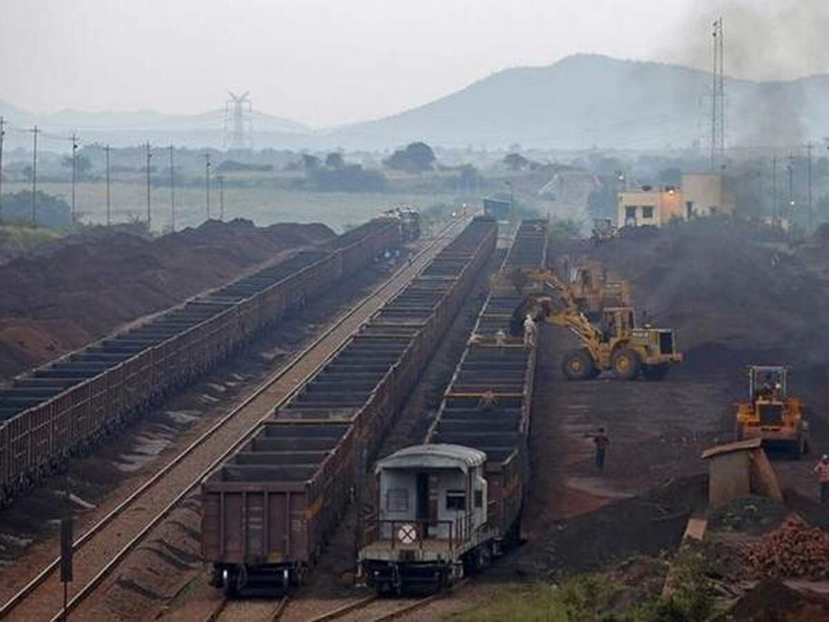 China's state planner to cut number of small coal mines to less than 800 by 2021