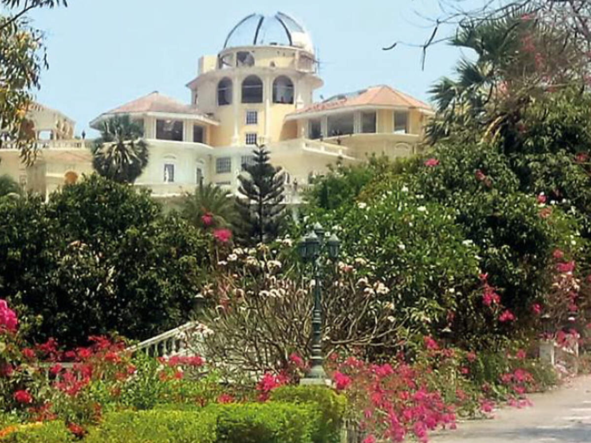 Third illegal beach bungalow starts crumbling at Alibaug