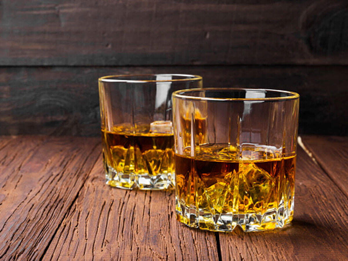 Alcohol shops witness rush after polling ends in Delhi