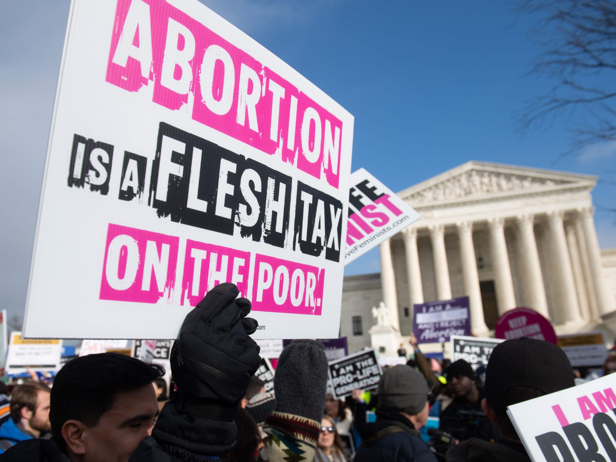 Alabama lawmakers vote to effectively ban abortion