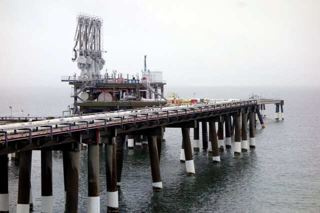 The pier at Dominion's Cove Point liquefied natural gas (LNG) plant on Maryland's Chesapeake Bay is seen in this picture taken February 5, 2014. REUTERS/Timothy Gardner/File Photo