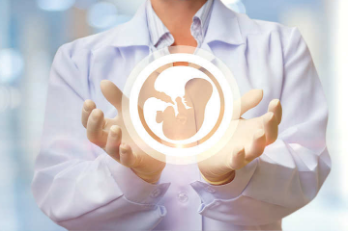 Doc ‘checks’ pregnant lady via WhatsApp, puts baby’s life at risk