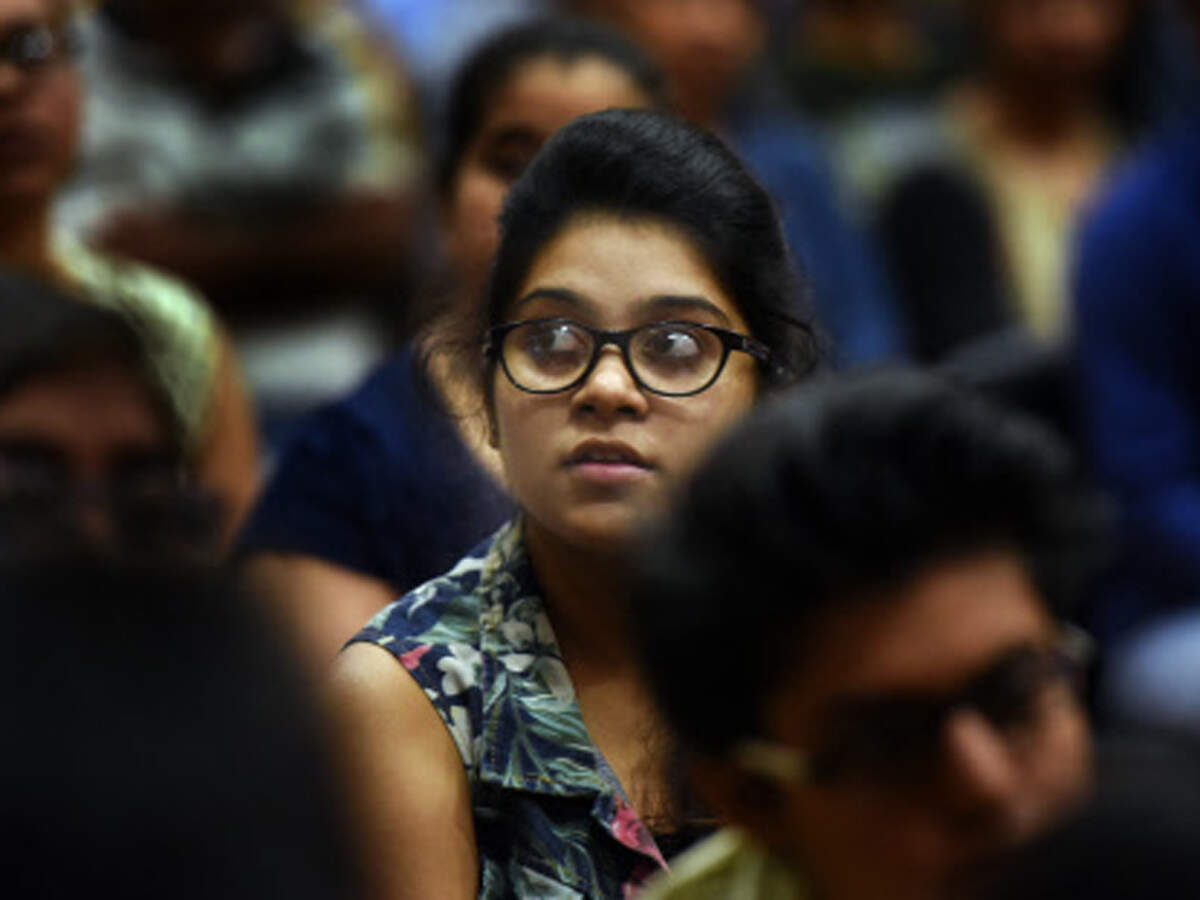 Indians turn pessimistic as job worries weigh on confidence