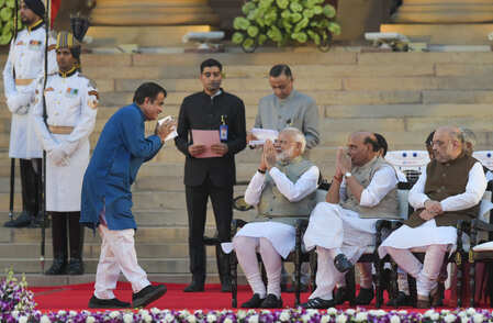 Gadkari against haste in rolling out e-vehicles