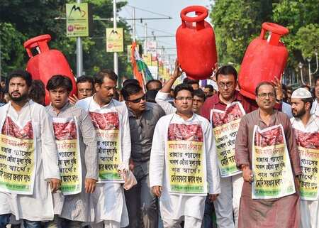 LPG price hiked again, crosses Rs 700 in Mumbai