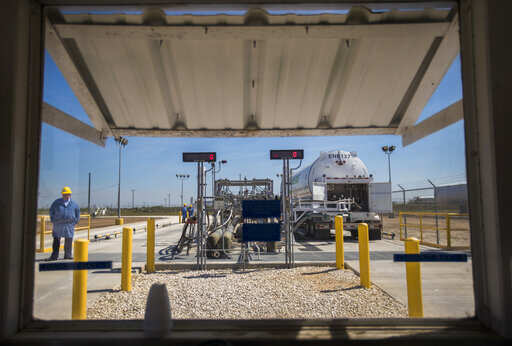 Australia's Woodside extends Pluto LNG maintenance after restart issues