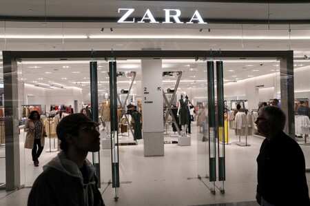 People shop at a Zara store during the grand opening of The Hudson Yards development, a residential, commercial, and retail space on Manhattan's West side in New York City, New York, U.S., March 15, 2019. REUTERS/Brendan McDermid/File Photo