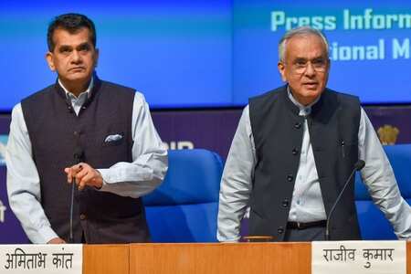 Niti’s new road map: Only electric vehicles to be sold after 2030