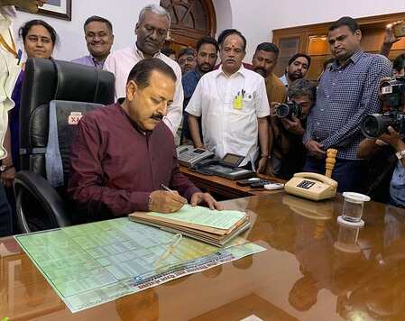Rs 10k crore a yr for 10 yrs kept aside for expansion of N-plants: MoS