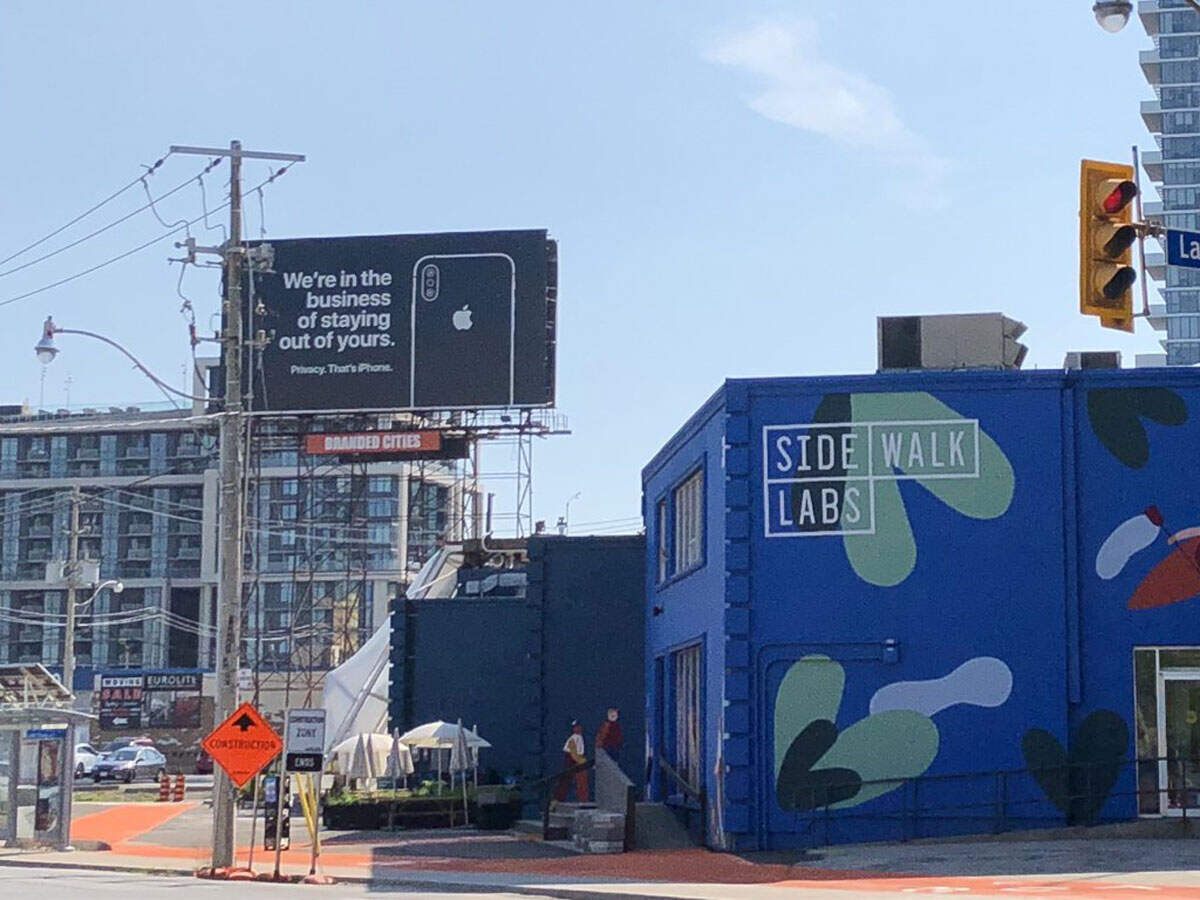 Is Apple mocking Google with this billboard?