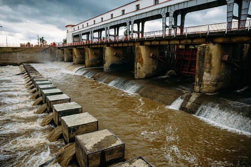 Think globally, power locally: Hydro power plants serve neighbors