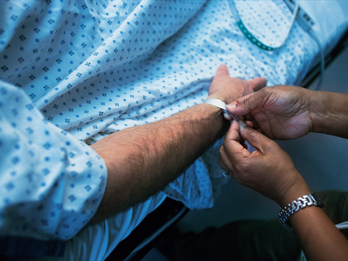 Bacteria in gowns, stainless steel at hospitals can lead to severe illness
