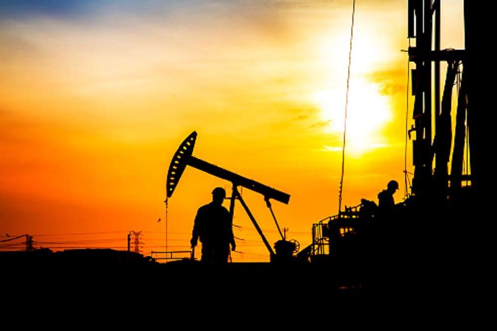 UAE plans oil trade overhaul to boost Middle Eastern clout