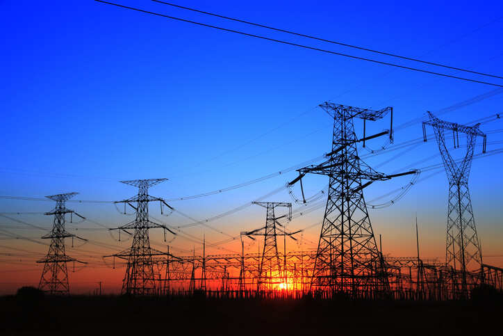 Govt considers norms to cut discoms’ power cost