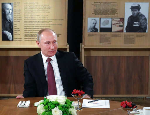 Putin allies' oil feud spills into public view