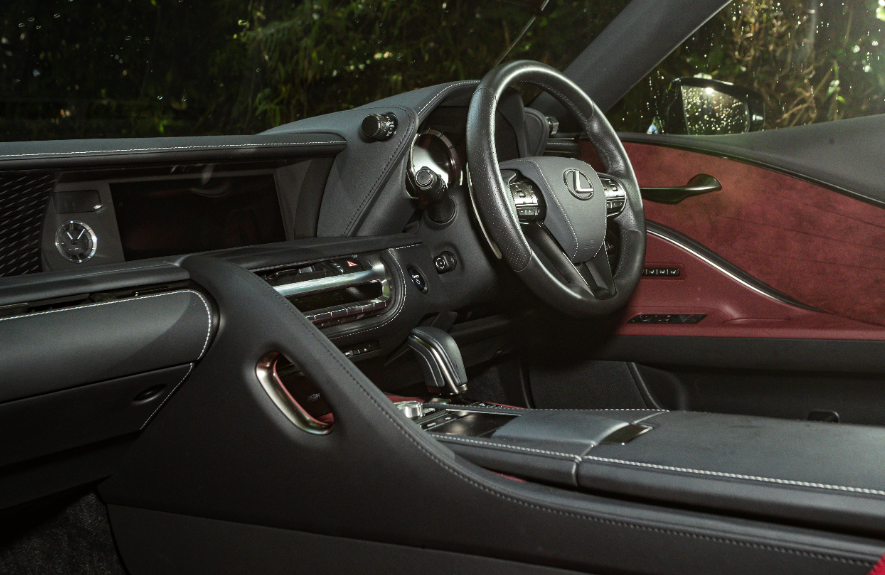 Lexus LC 500h: Interiors