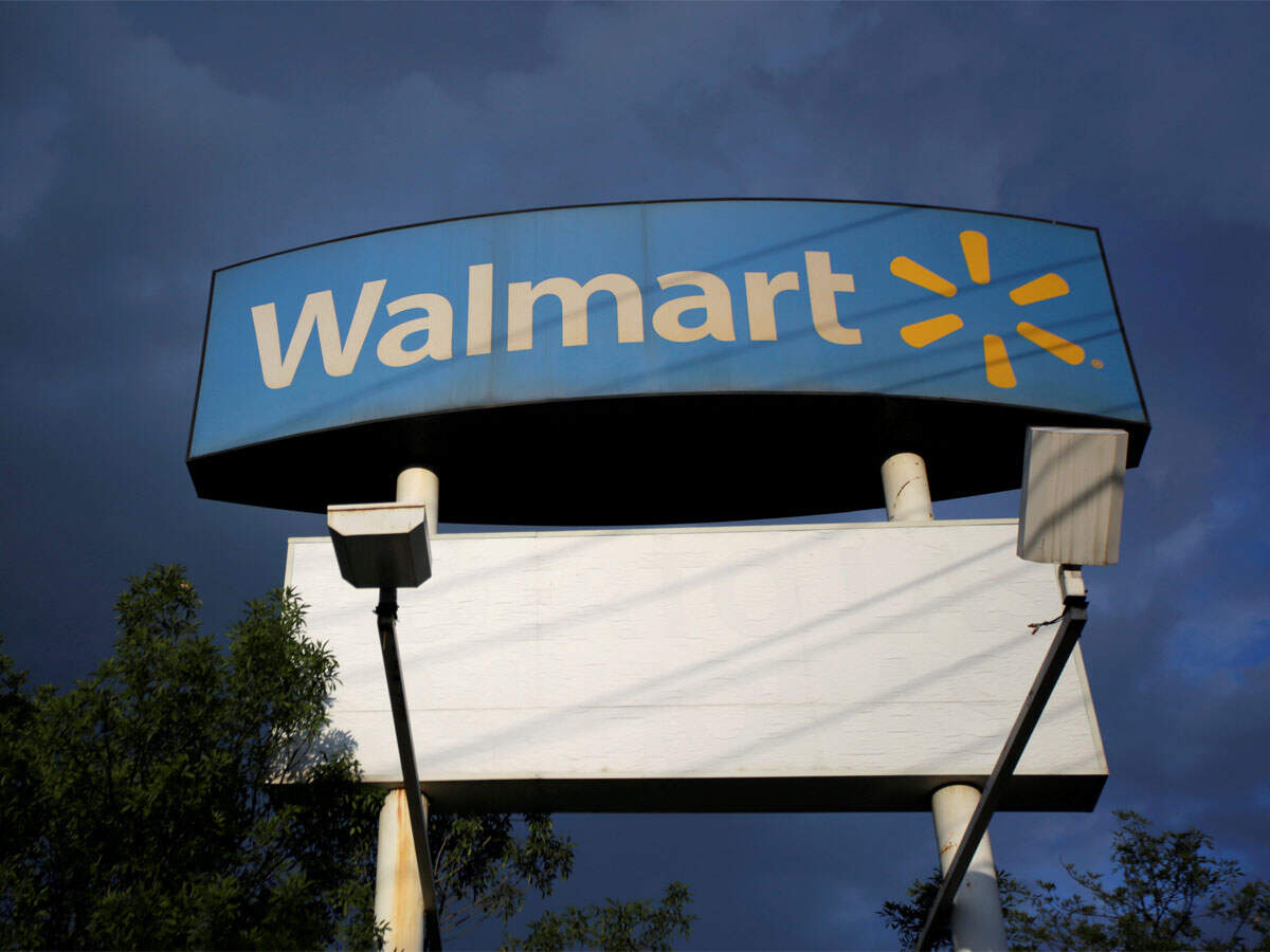 Walmart to keep selling guns despite recent shootings at its stores