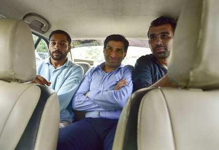 Madhya Pradesh Chief Minister Kamal Nath's nephew Ratul Puri (C) leaves Enforcement Directorate office after being arrested in connection with a Rs 354 crore bank loan fraud case, in New Delhi. Puri was placed under arrest under the provisions of the Prevention of Money Laundering Act (PMLA) late Monday night.Photo/Arun Sharma) (