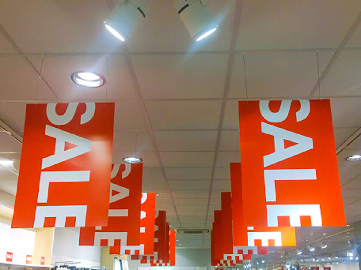 Festive season: Consumer electronics, phone companies giving retailers record margins to boost sales