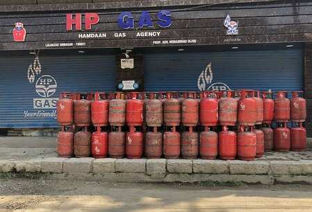 Oil marketing companies told to cancel Rs 5,000 crore tender for buying LPG cylinders