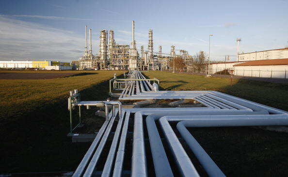 Petronet to sign $2.5 billion LNG deal with US developer Tellurian: Sources
