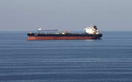 Oil tankers pass through the Strait of Hormuz, December 21, 2018. REUTERS/Hamad I Mohammed/Files