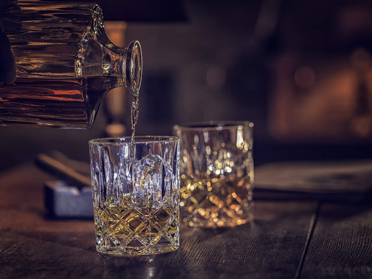 Govt to hire hands to man its liquor stores