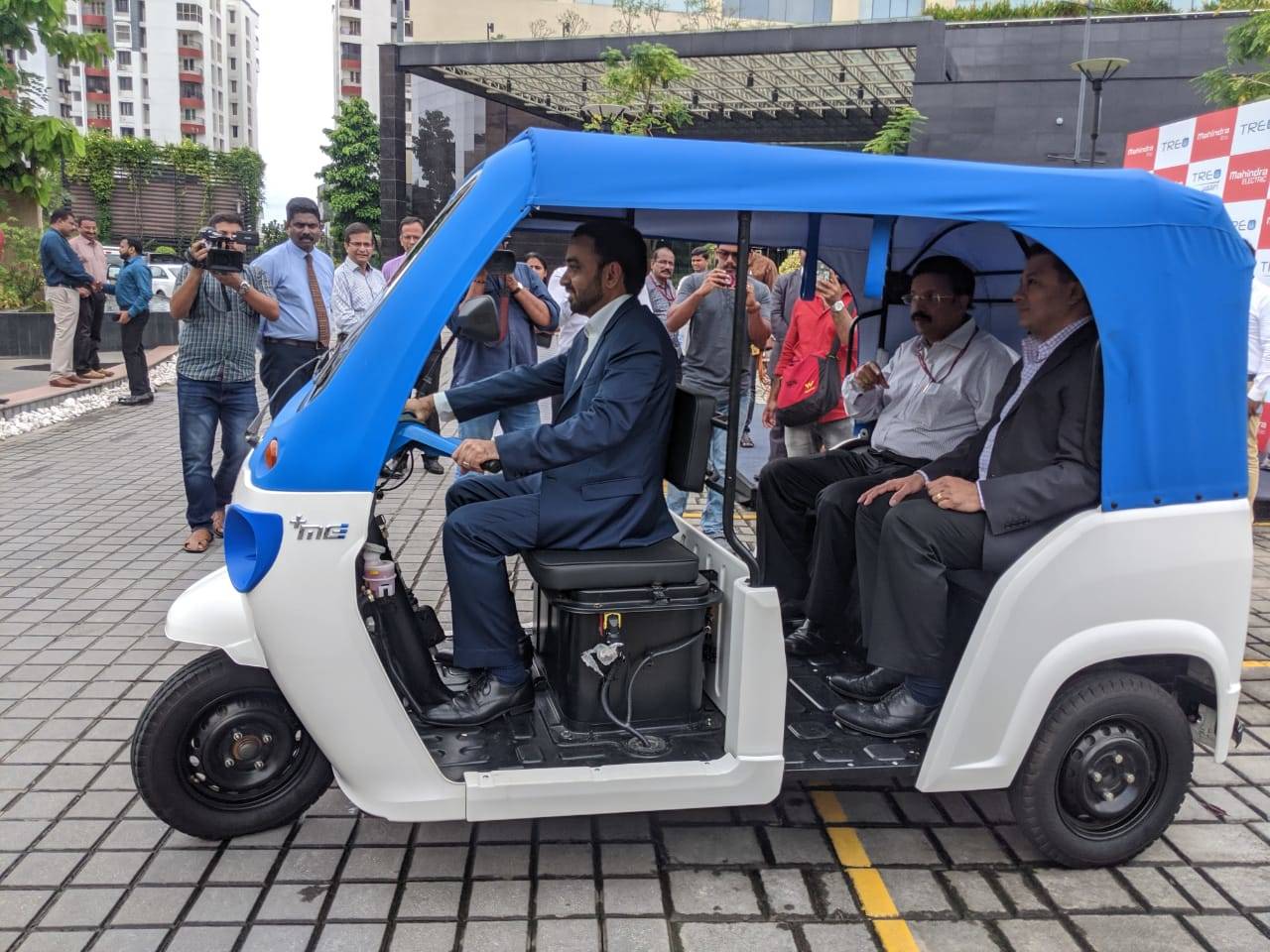 Mahindra deals electric auto