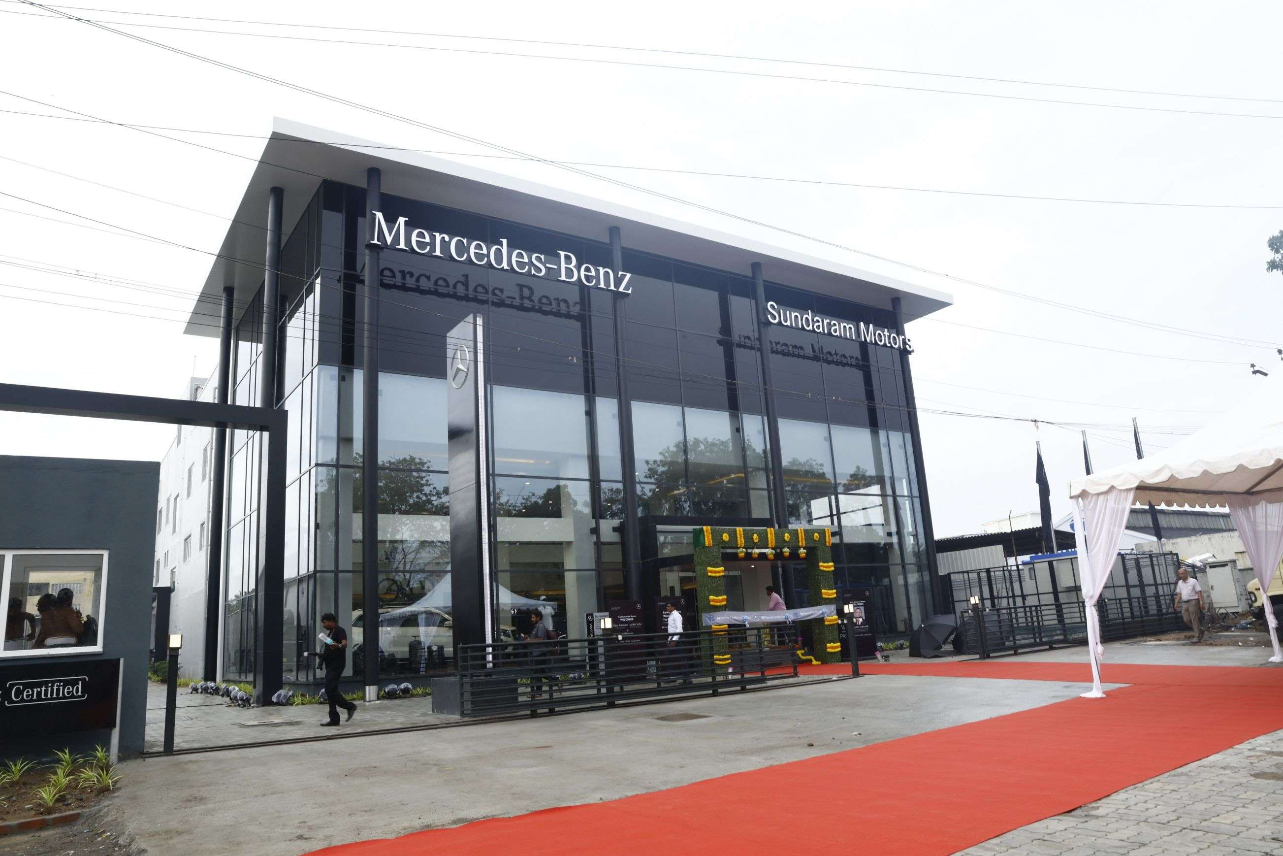 Mercedes Benz Mercedes Benz Launches Its Biggest 3s Showroom In Chennai Auto News Et Auto