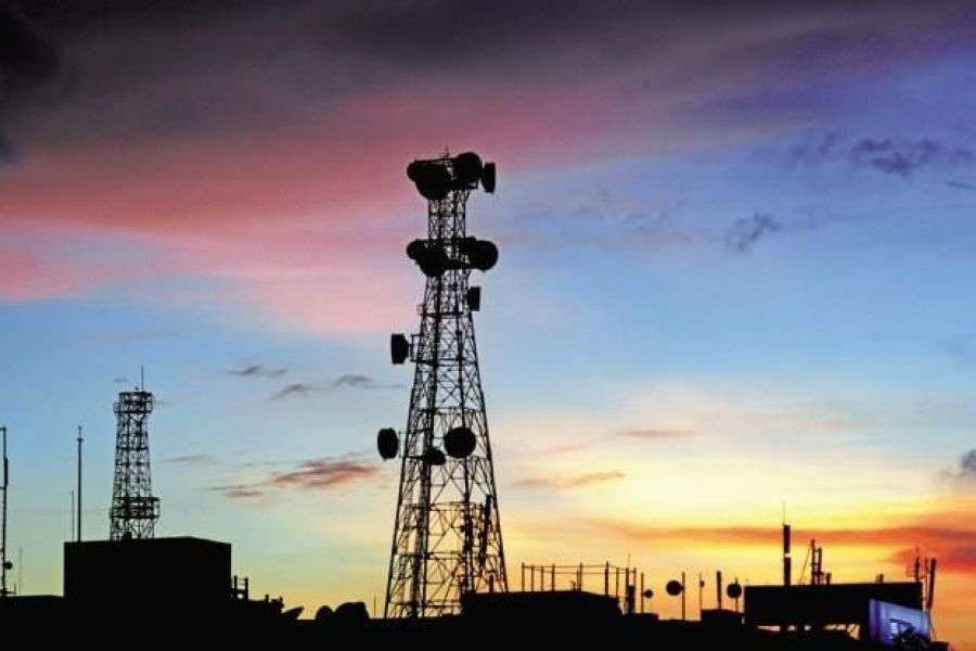 Patchy mobile networks frustrate city