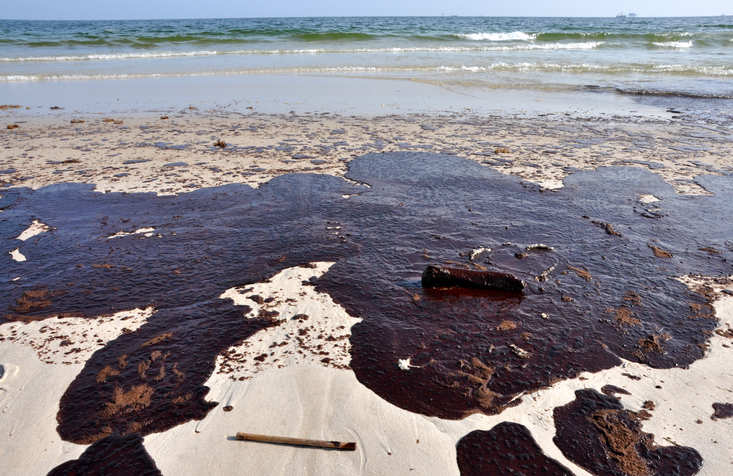 Hundreds evacuated after oil spill in central Philippines, Energy News, ET  EnergyWorld