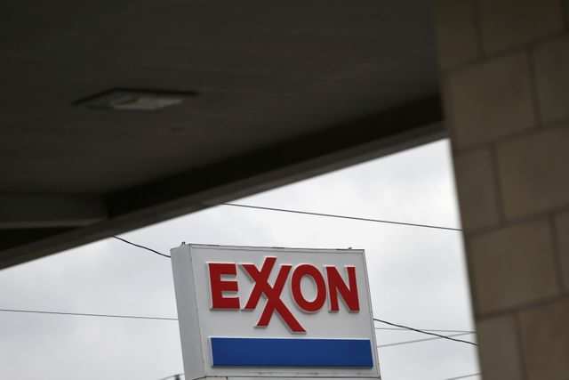 Oil giants including Exxon set first joint carbon target