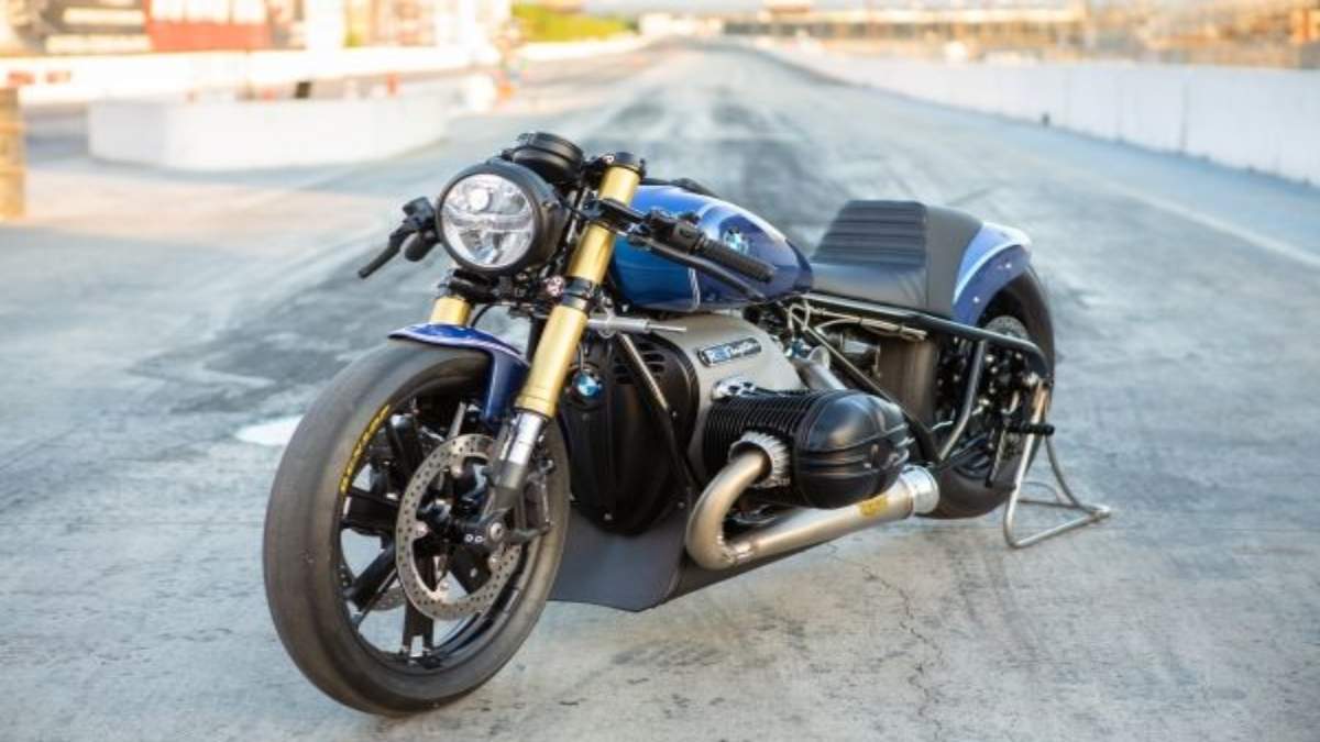 Based on the BMW R18 cruiser, Sands stripped down the original motorcycle to create a straight-line dragster that is powered by BMW’s iconic engine, the Big Boxer. 