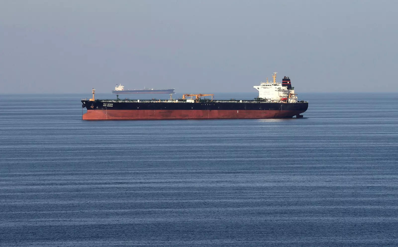 Petroleros pasan por el estrecho de Ormuz, 21 de diciembre de 2018. Reuters / Hamad Muhammad