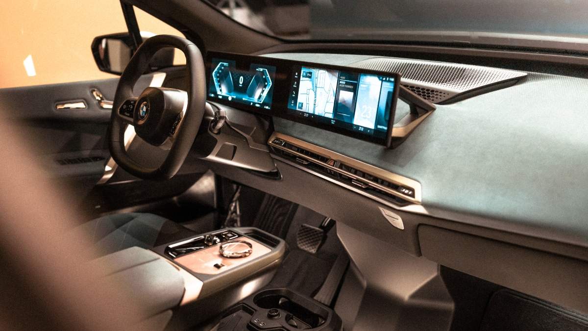 BMW announces next-gen iDrive at CES2021