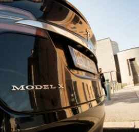 Many complaints said Tesla requires owners to pay to replace the unit once warranties expire.