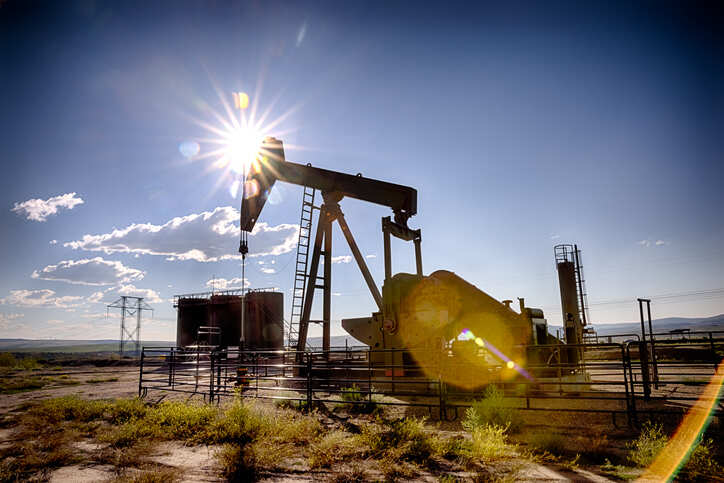 Crude oil futures rise on spot demand