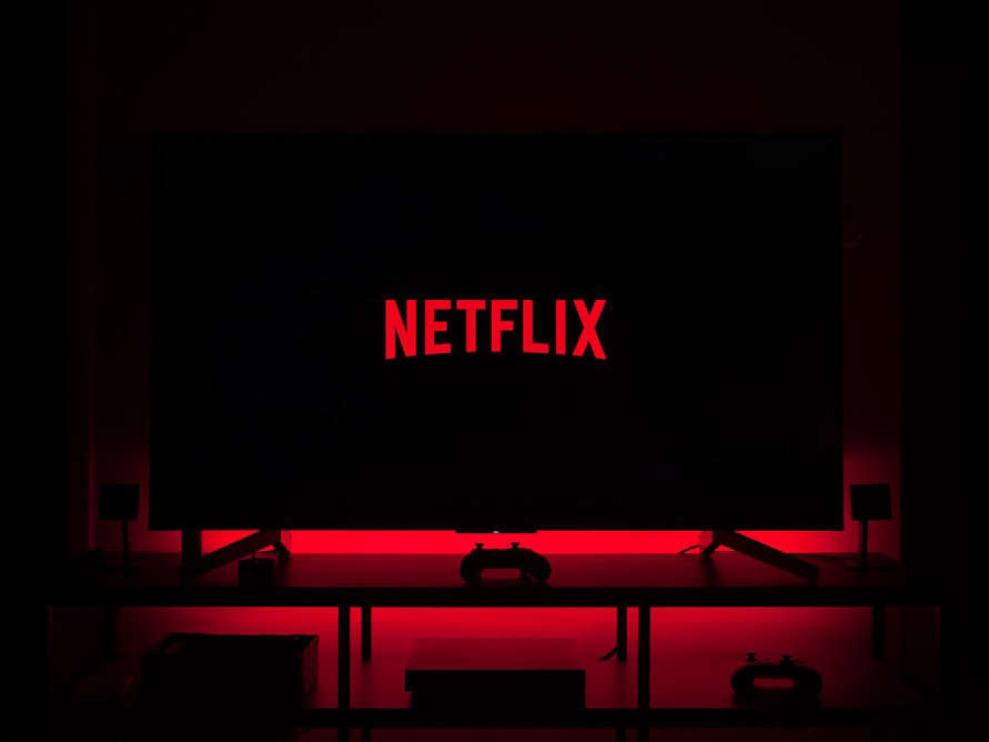  Netflix totala marknadsföringskostnader, som inkluderar reklam, har sjunkit i procent av de totala intäkterna från 15 procent 2018 till 13 procent 2019 och 9 procent 2020.