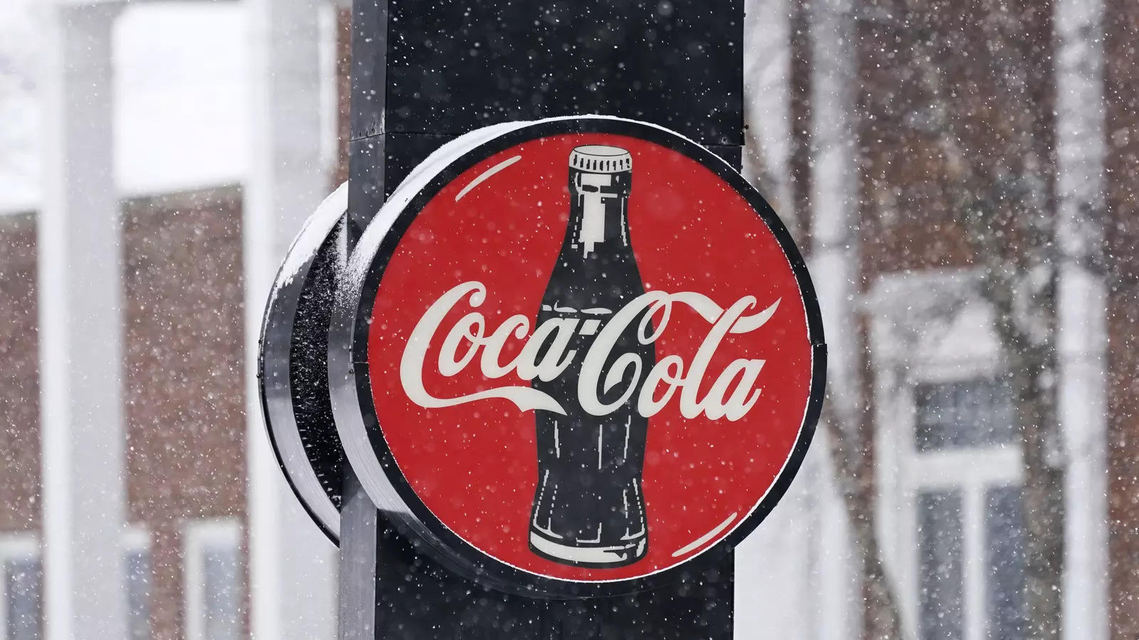 Coca Cola Resurgent Coronavirus Slows Recovery At Coca Cola During Fourth Quarter Retail News Et Retail