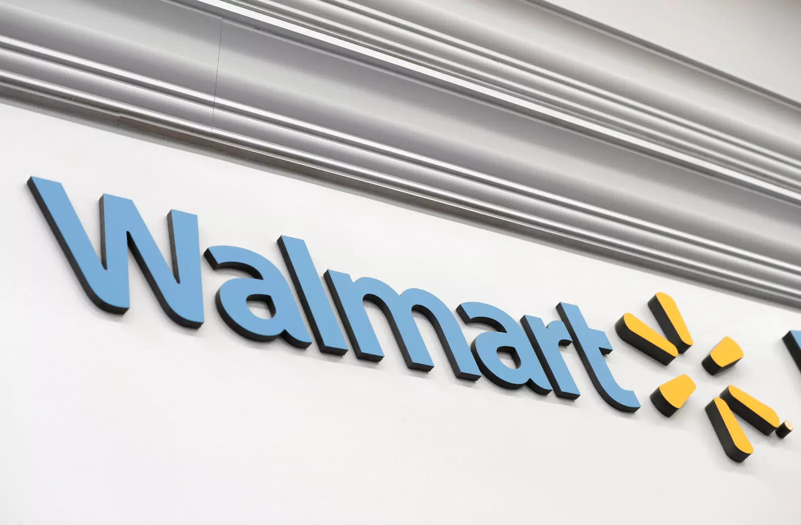 Walmart investors eye push into advertising, healthcare following pandemic boom