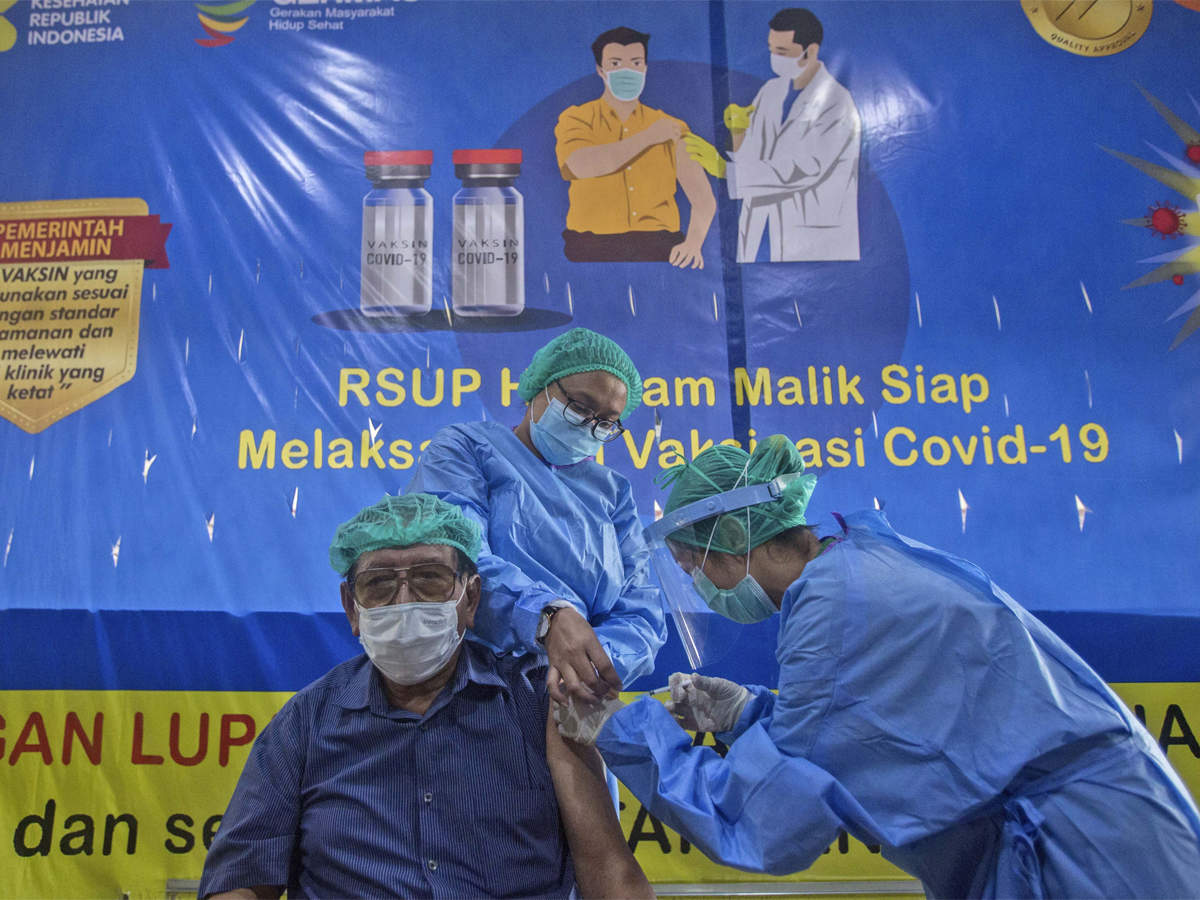 Delay in public vaccination putting lives at risk, says Maharashtra Covid adviser