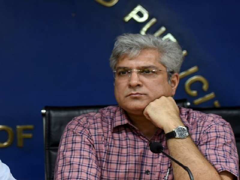 Gahlot urged MLA's to interact with residents of RWAs in their respective constituencies about EVs and sensitize them by organising door-to-door campaign and street-corner meetings. 