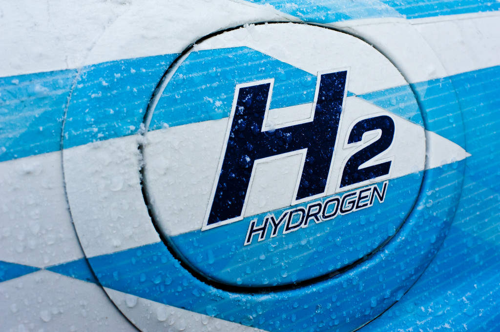 IIT (BHU) prof develops prototype for easy, safe use of hydrogen fuel