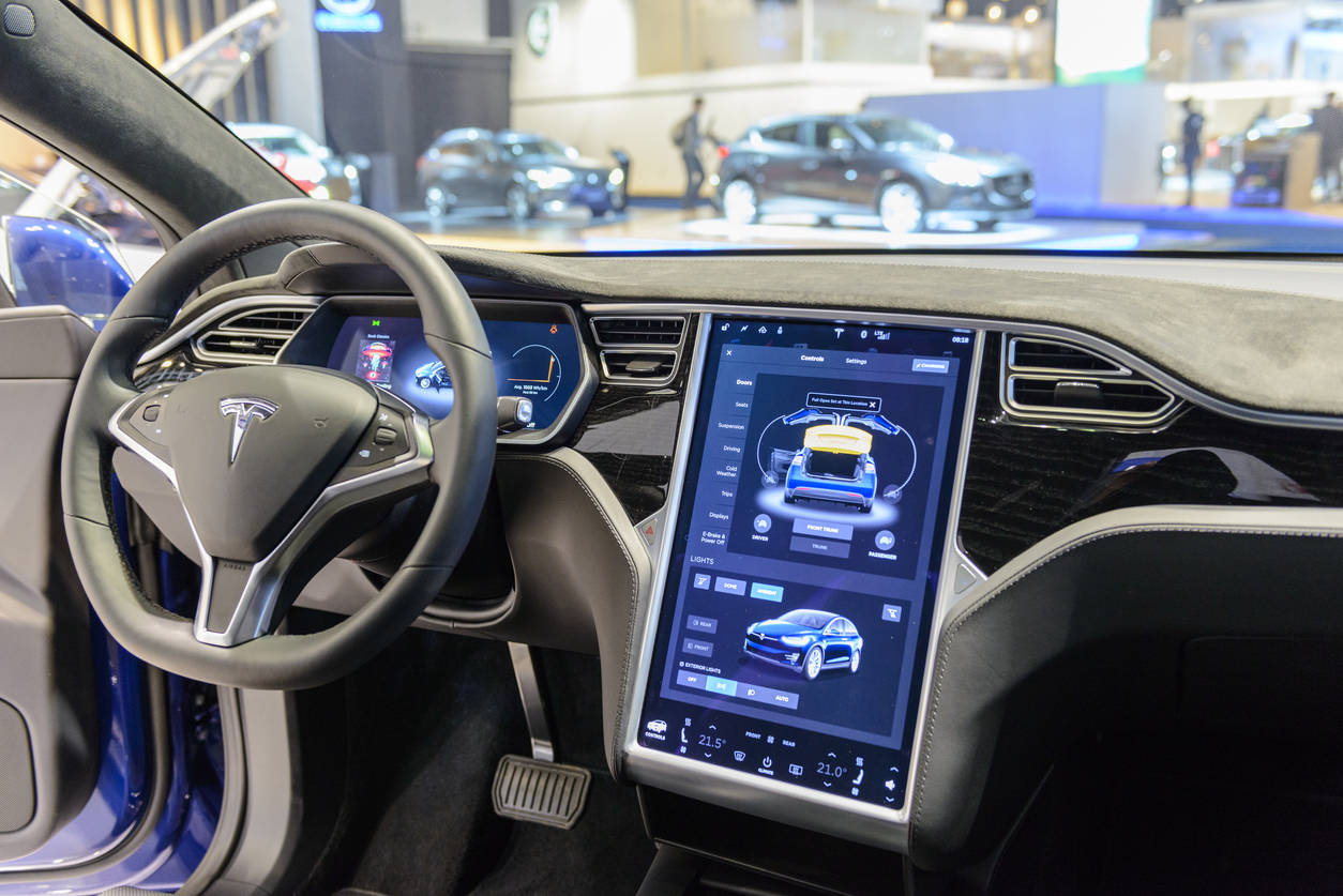 Tesla on autopilot drives into Michigan trooper's patrol car