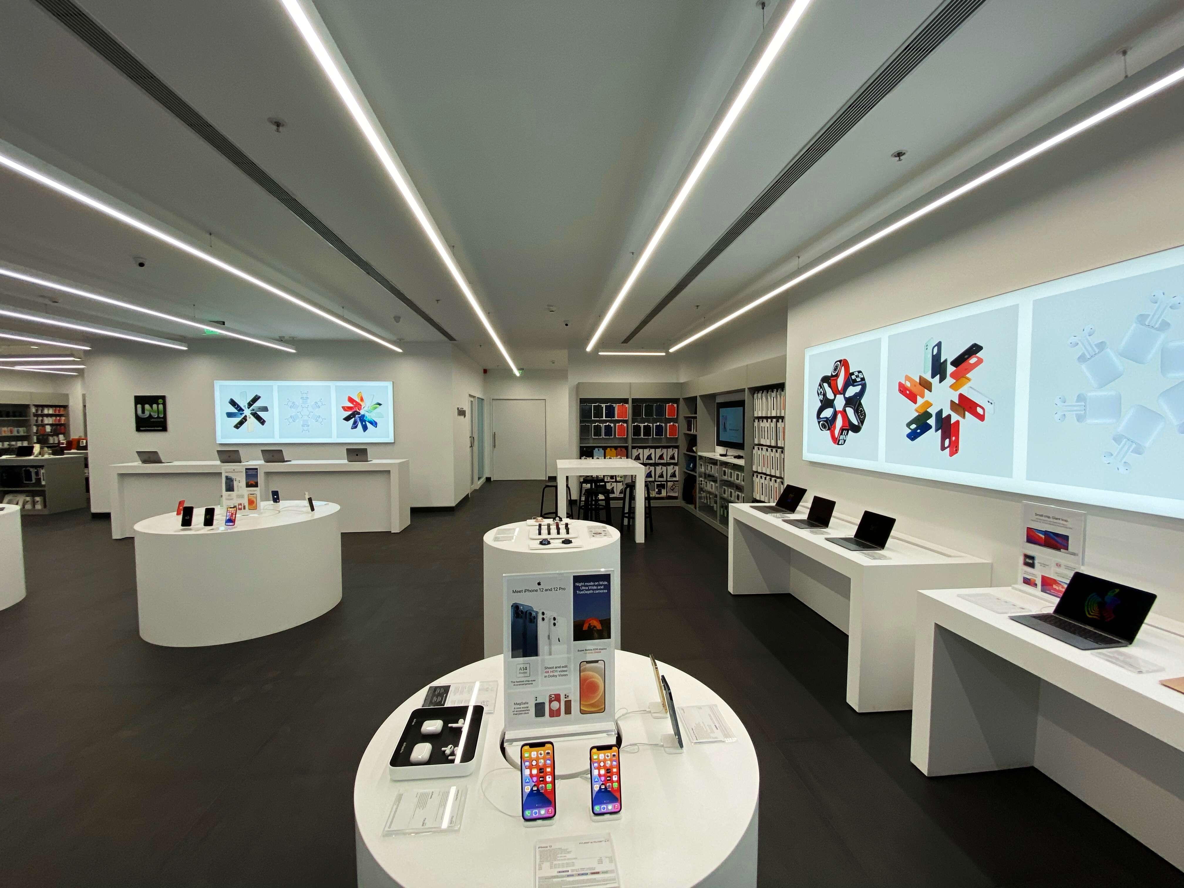 Iphone showroom near deals me