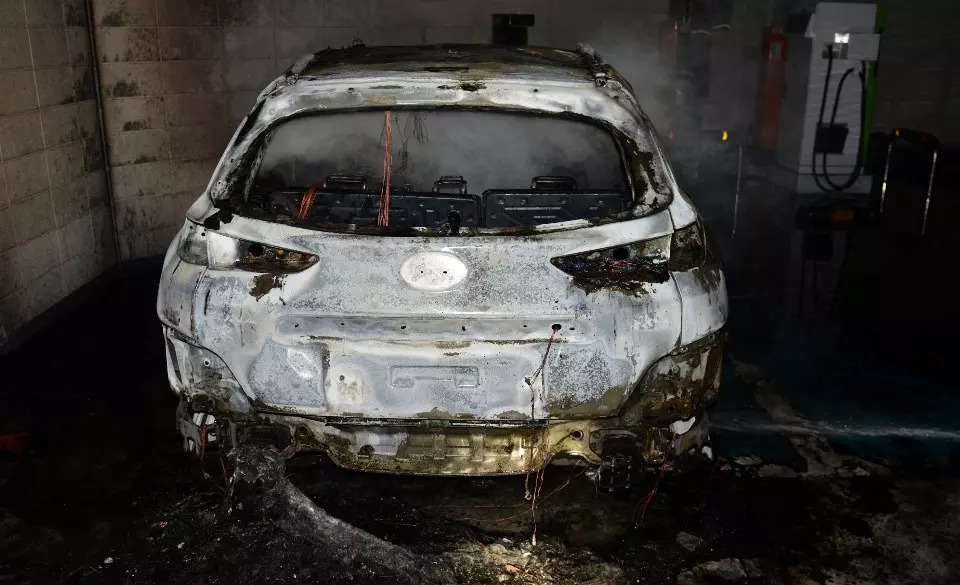 The burnt wreckage of a Hyundai Kona electric vehicle is seen after it caught fire in Daegu, South Korea, October 4, 2020. Picture taken October 4, 2020. Daegu Fire &THIS IMAGE HAS BEEN SUPPLIED BY A THIRD PARTY. NO RESALES. NO ARCHIVES. MANDATORY CREDIT