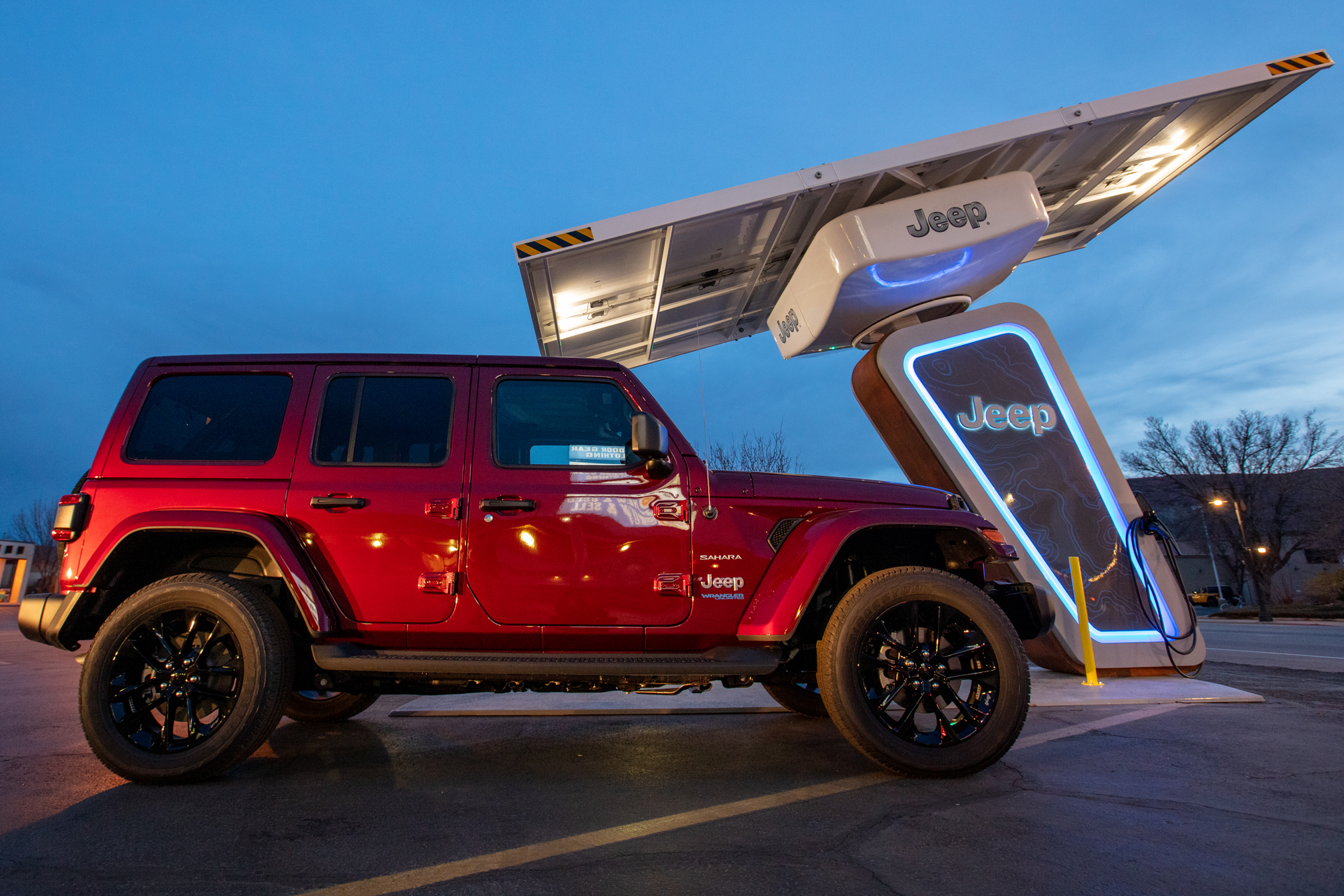 Jeep 4xe outlet charging station