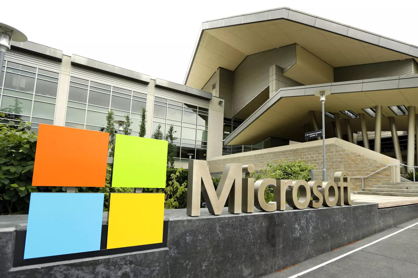 Microsoft pushes back reopening offices to September 7