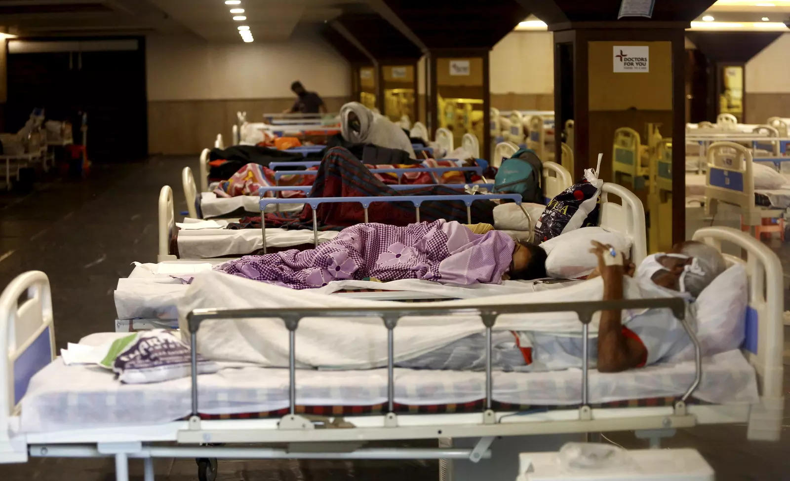 mumbai: Seven Covid-19 patients die at Maha hospital, relatives allege oxygen  shortage, Health News, ET HealthWorld